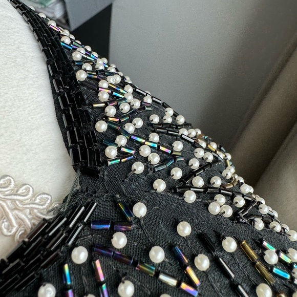 Saks Fifth Avenue Size Large Black Bead and Pearl Top Fully Lined - Picture 8 of 9